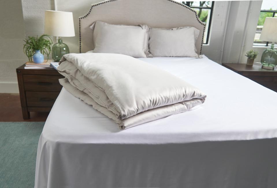 Solid Bedding Hotel Quality Silky Soft 100% Bamboo-Derived Rayon Turquoise Duvet Cover Set King Size 3 Pieces 1 Duvet Cover, 2 Pillow Shams Breathable Comforter Case Quilt Cover Solid Bedding Hotel Quality Silky Soft 100% Bamboo-Derived Rayon Turquoise Duvet Cover Set King Size 3 Pieces 1 Duvet Cover, 2 Pillow Shams Breathable Comforter Case Quilt Cover